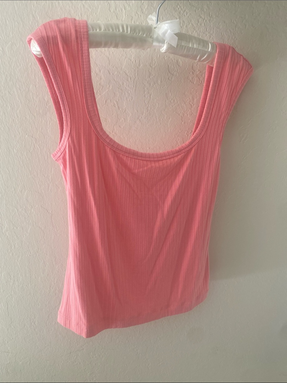 NEW without tags, Anthropologie Coral Pink Ribbed Scoop Tank, never worn XS